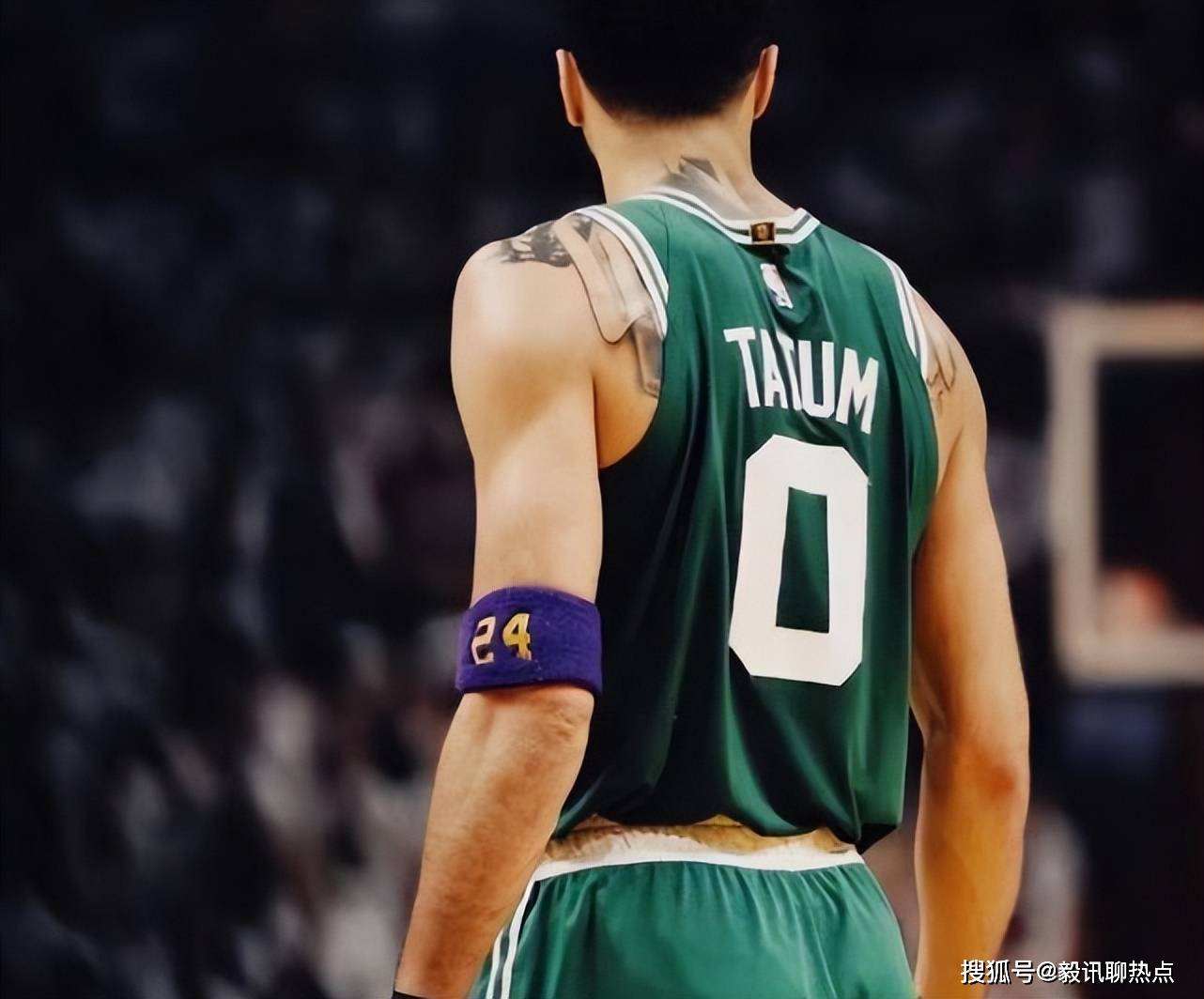 与欧冠奖杯 与欧冠奖杯