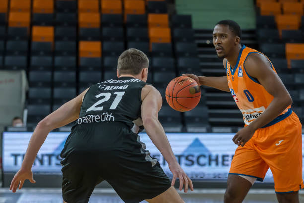 度球员甩开 度球员甩开